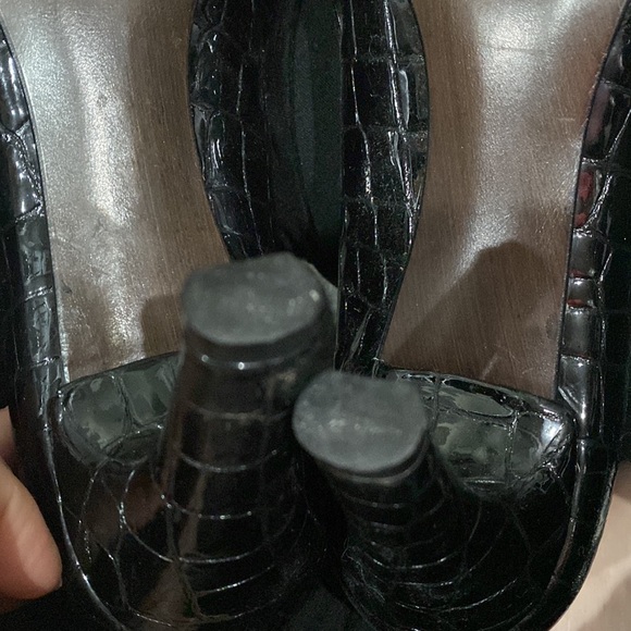 Stuart Weitzman Black Patent Croc Pattern Heels 7.5 - Picture 7 of 7
